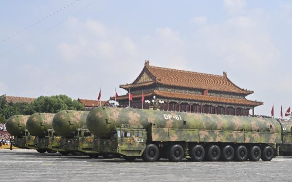 股巢网 东风61洲际导弹重磅登场，网友：不敢想咱家还有多少好东西